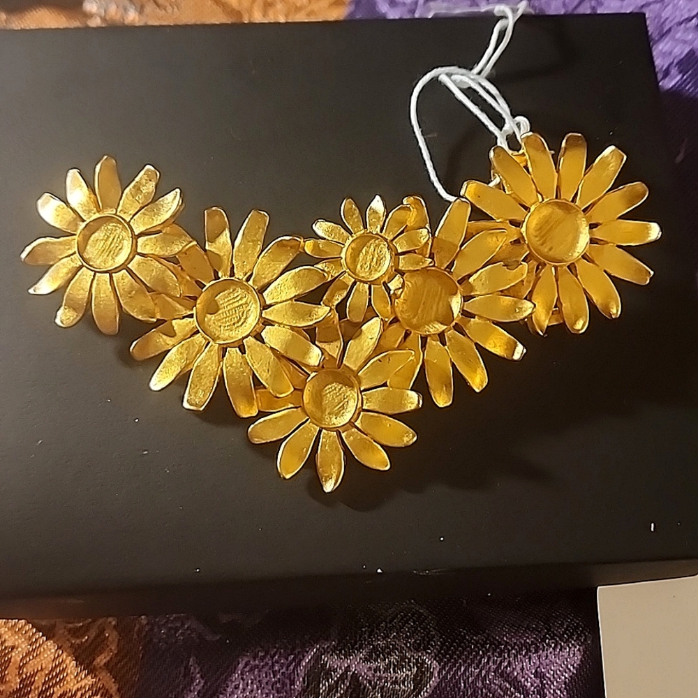 Vintage Daisy Matte Gold Belt Buckle.  EC